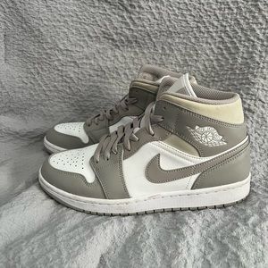 Air Jordan Mid Women